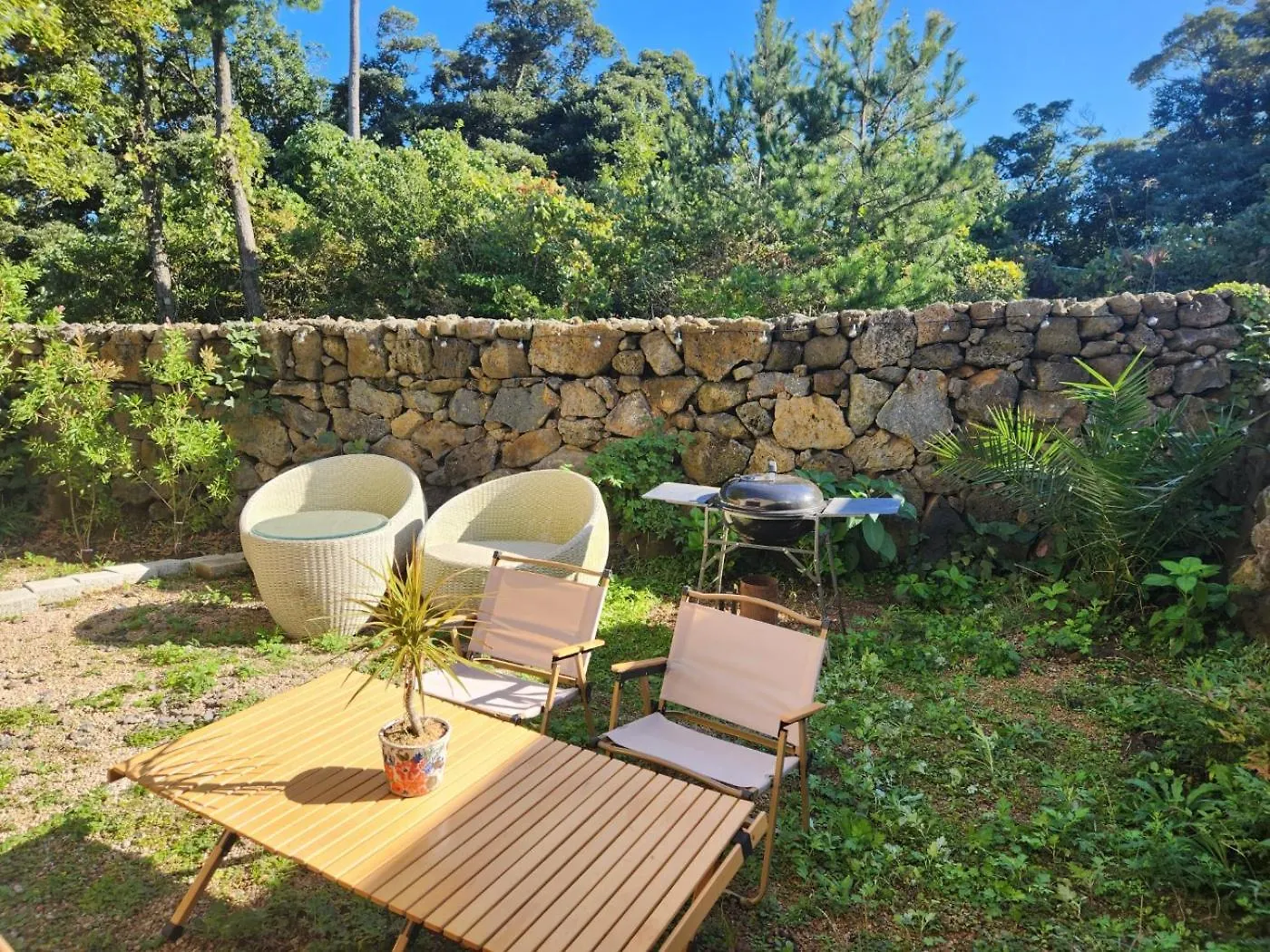 Poraeporae Fully Furnished Villa With A View Of Green Trees For Relaxation Jeju