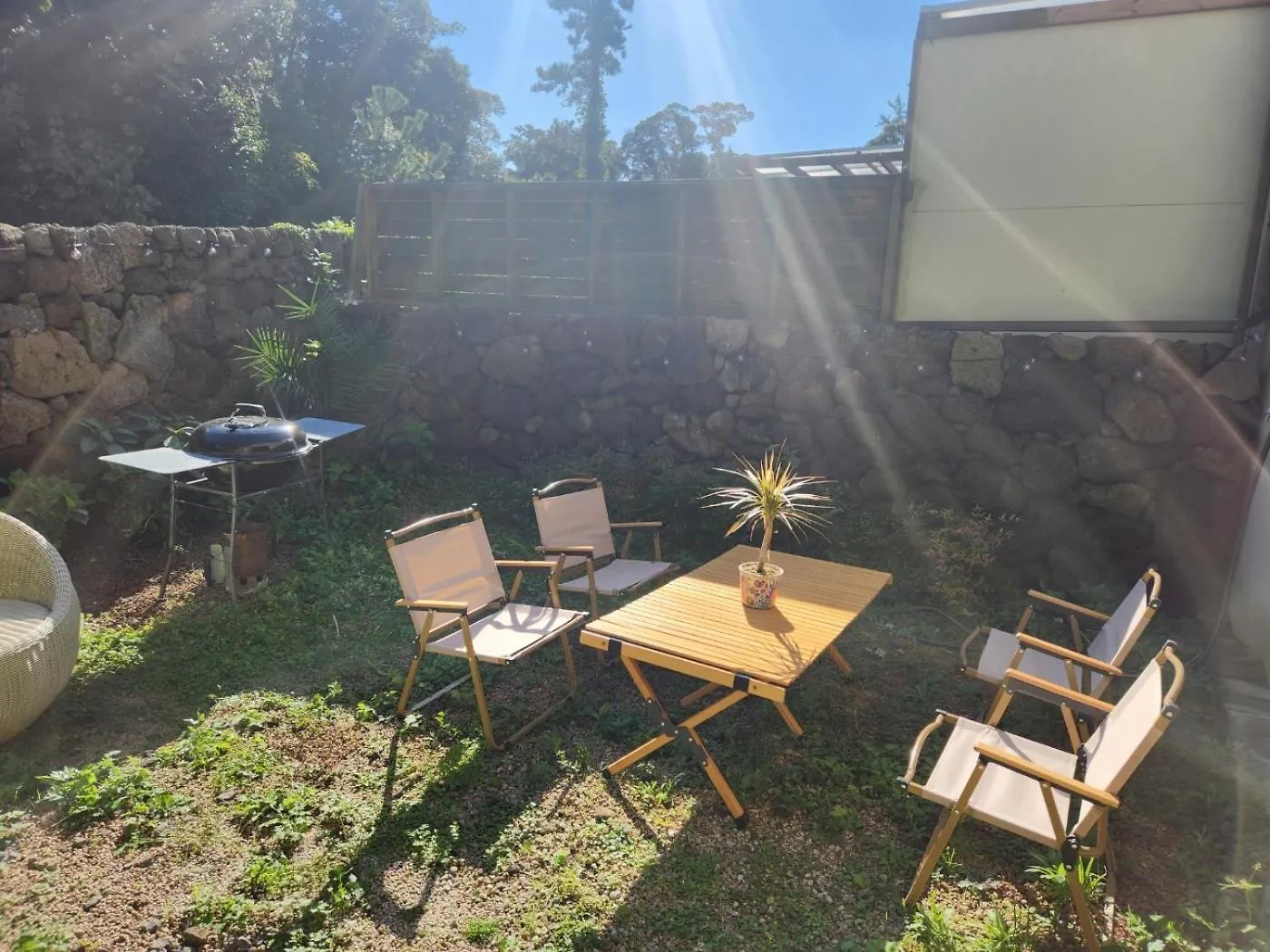Poraeporae Fully Furnished Villa With A View Of Green Trees For Relaxation Jeju South Korea