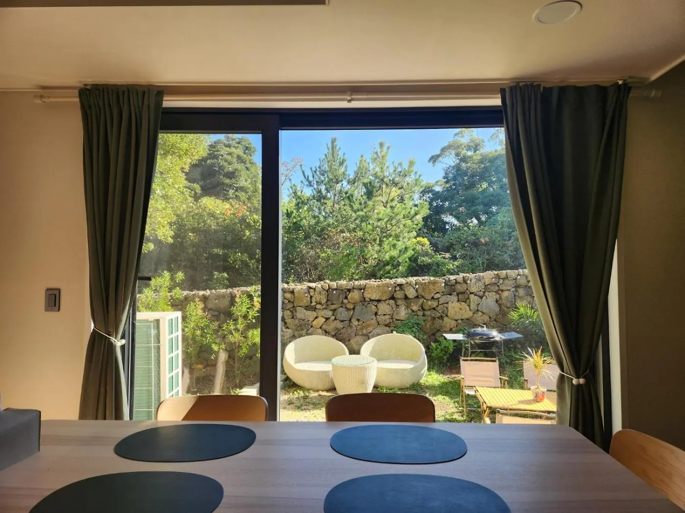 Poraeporae Fully Furnished Villa With A View Of Green Trees For Relaxation Jeju