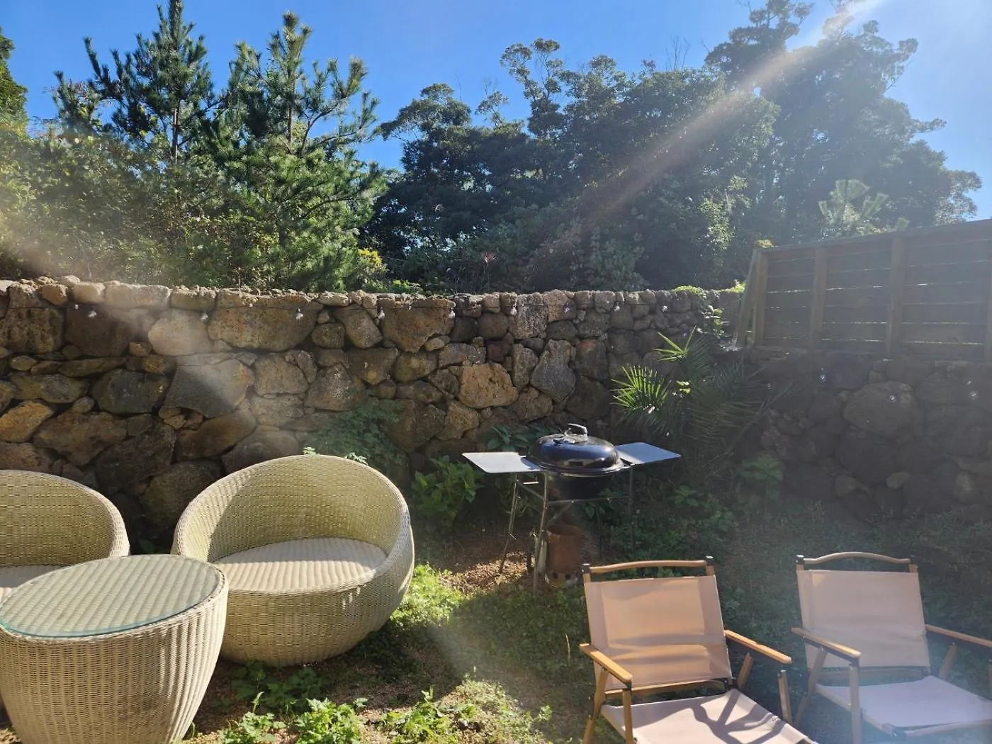 Poraeporae Fully Furnished Villa With A View Of Green Trees For Relaxation Jeju South Korea