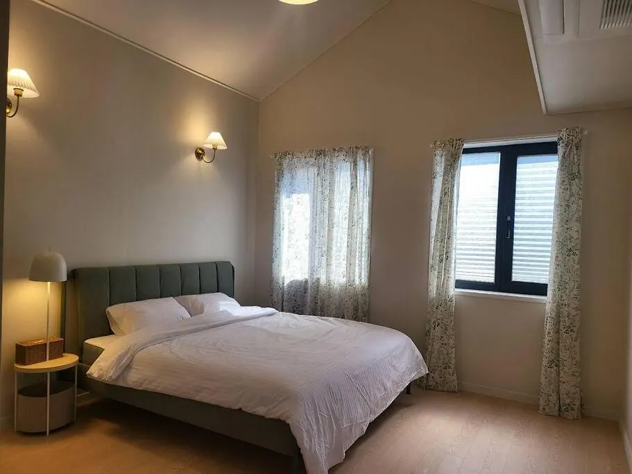 Poraeporae Fully Furnished Villa With A View Of Green Trees For Relaxation Jeju