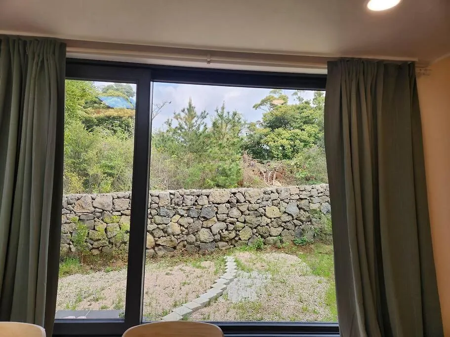 Poraeporae Fully Furnished Villa With A View Of Green Trees For Relaxation Jeju